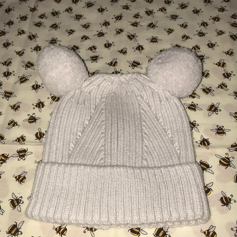 4/$10🌻🌻Toddlers gray winter hat with pom-pom ears